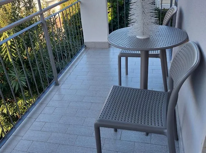 Blue - A Due Passi Dal Lago, Parcheggio Privato Lazise